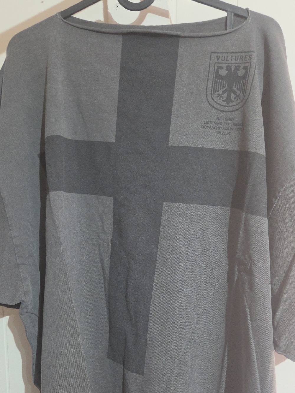 Men's Yeezy Short Sleeve Graphic Tee in Dark Gray Size L/xl
